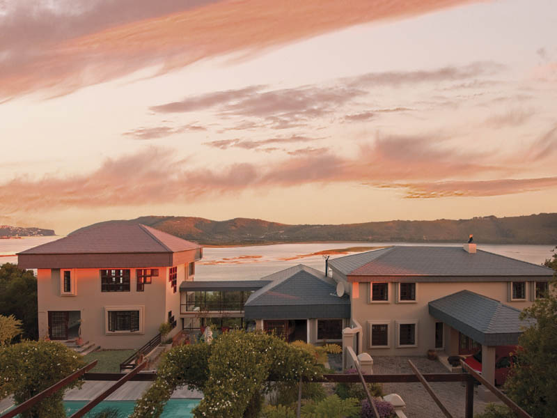 <p>Set on a hilltop with magnificent views over the Knysna Lagoon</p>